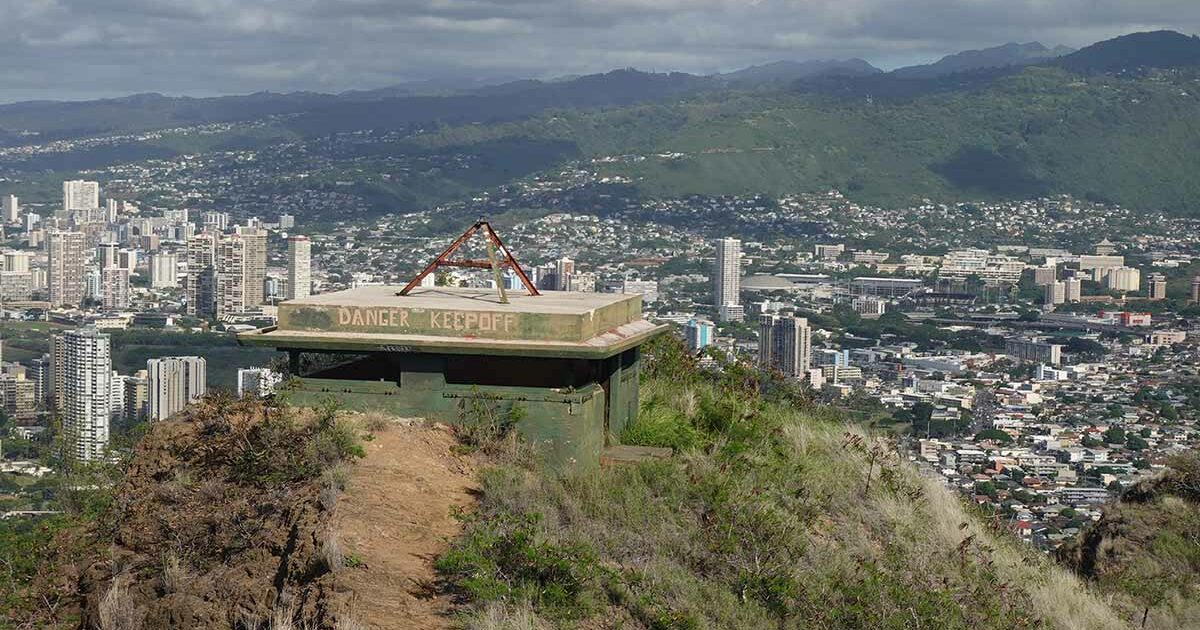 Australian Hiker Diamond Head Summit Trail HI (4.3km)
